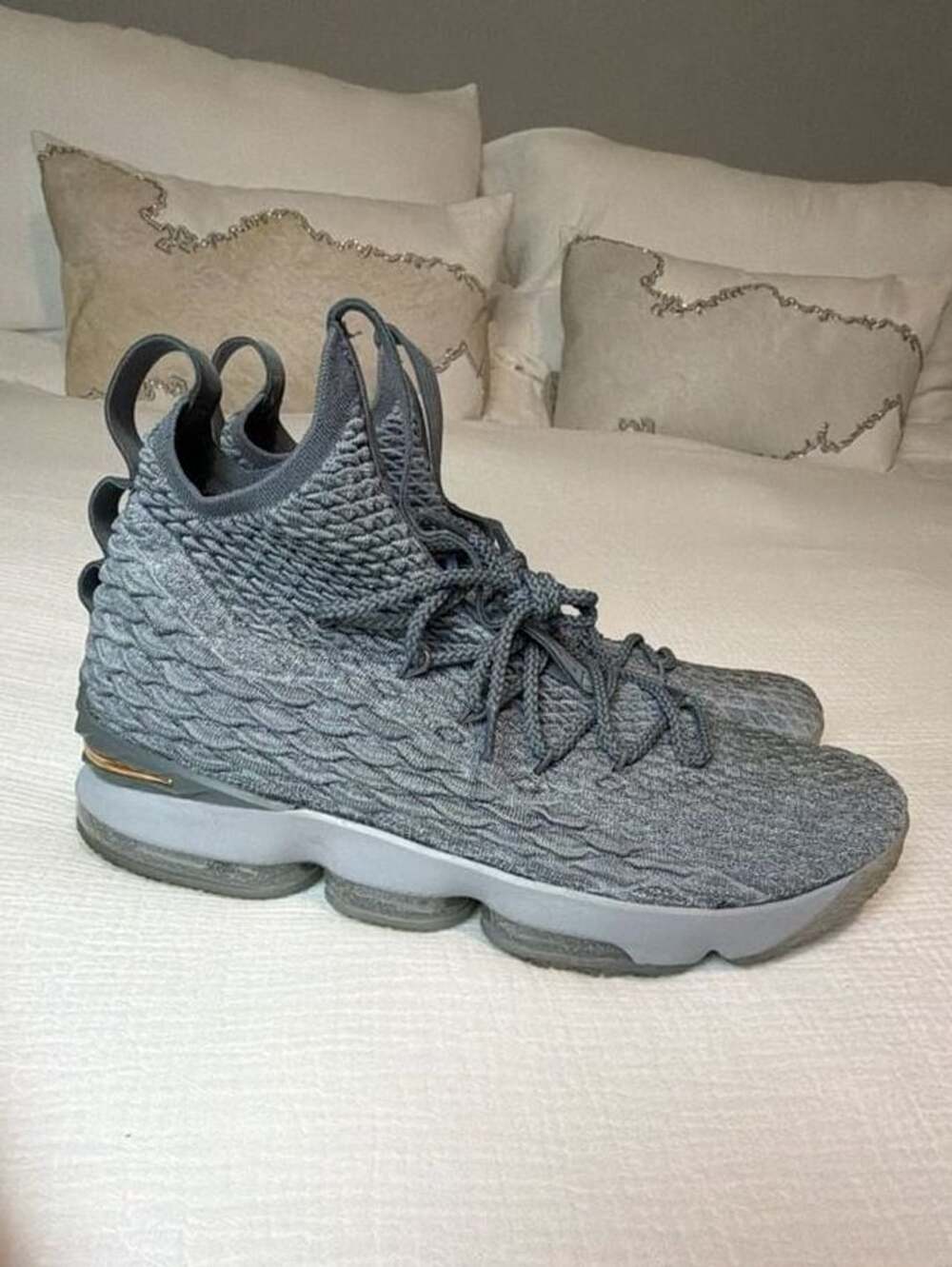 Nike LeBron 15 XV City Edition Wolf Grey Metallic Gold Basketball Size 13